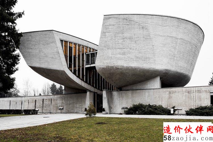 Memorial and Museum of the Slovak National Uprising, by architect Duan Kuzma, 1963-1970. Bansk Bystrica, Slovakia. Image  Stefano Perego